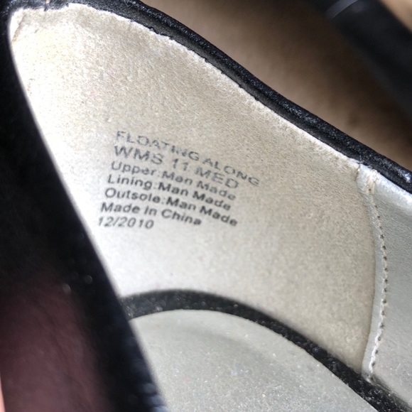 Woman’s Kenneth Cole Heals 11 - Picture 6 of 7